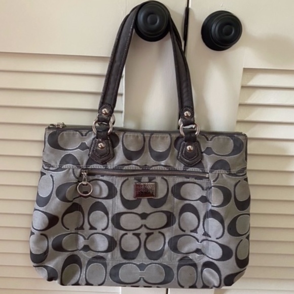 Coach Handbags - Coach Poppy G1193-17890 Bag